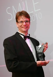 Wayne Flack holding his Smile Awards 2010 trophy